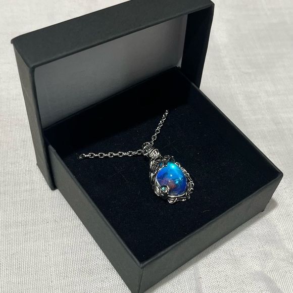 Silver Chain Necklace w/ Stunning Bright Blue Stone - Picture 7 of 7
